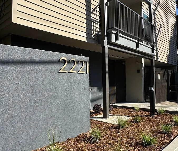 2221 Parker St — Photo 18