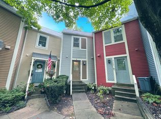 2174 Whisperwood Glen Ln, Reston, VA 20191
