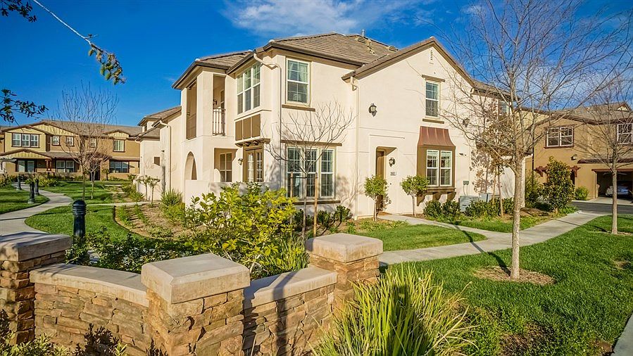 1st image of 28601 Pietro Dr