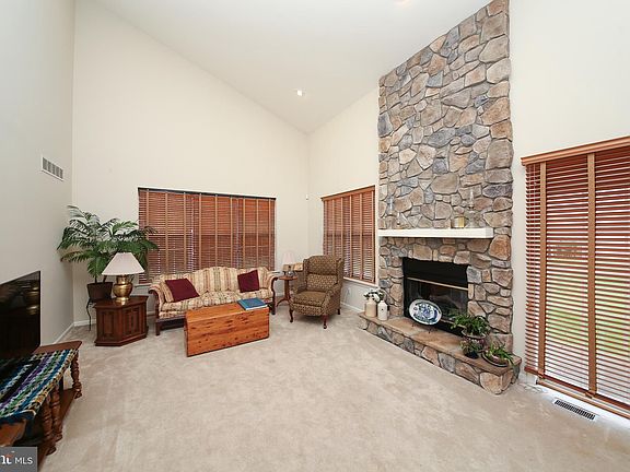 4th image of 1304 James Ct