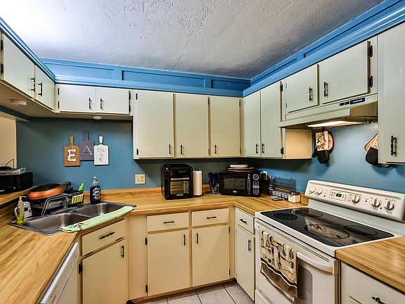3rd image of 230 Orange Grove Dr #B