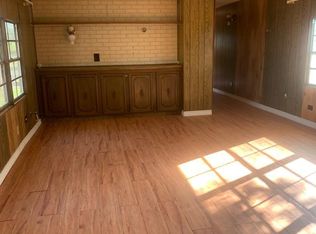 125 Henry St, Glidden, TX 78943