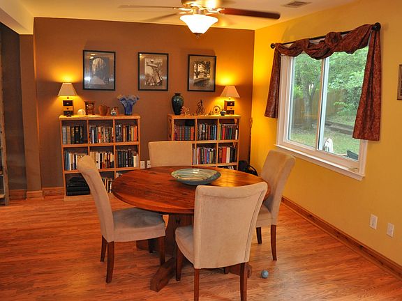 3rd image of 110 Royal Colony Ct