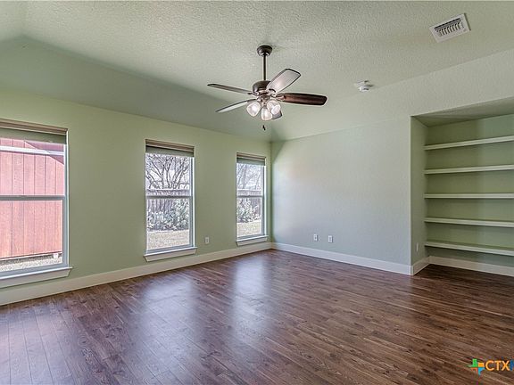 5th image of 526 Melissa Ln
