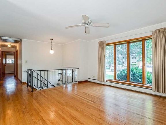 4th image of 2 Robert Dr