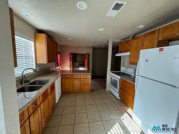 4th image of 1109 W Runyan Ave