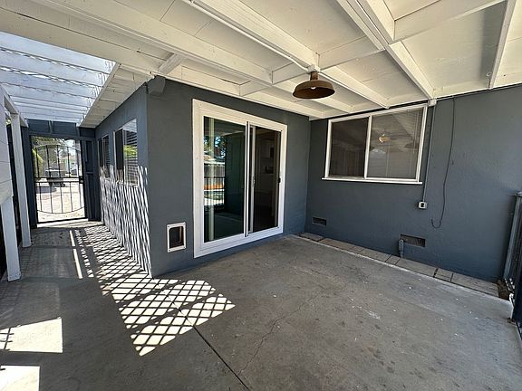 4th image of 2804 W Harter Ave