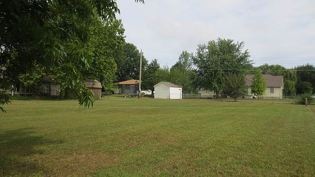 1st image of 105 E Patricia St