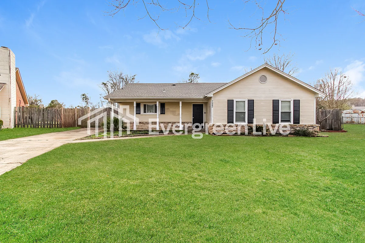 Building Photo - 7082 Lakeview Dr