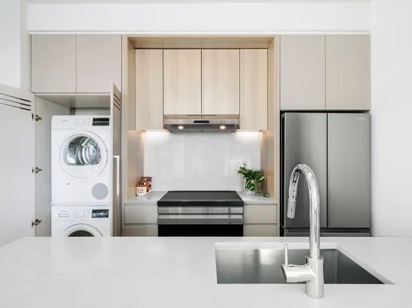 17 Hannover Place 20D image 2 of 6