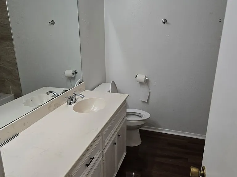 224-238 Zuni Dr — Photo 4
