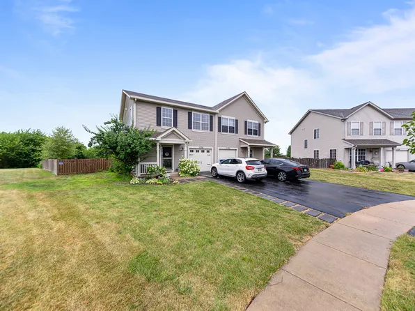 1300 Burns Ln, Minooka, IL 60447