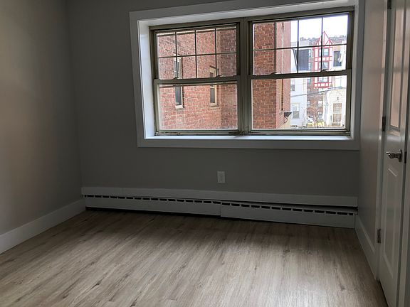3rd image of 37 Duncan Ave APT 2A
