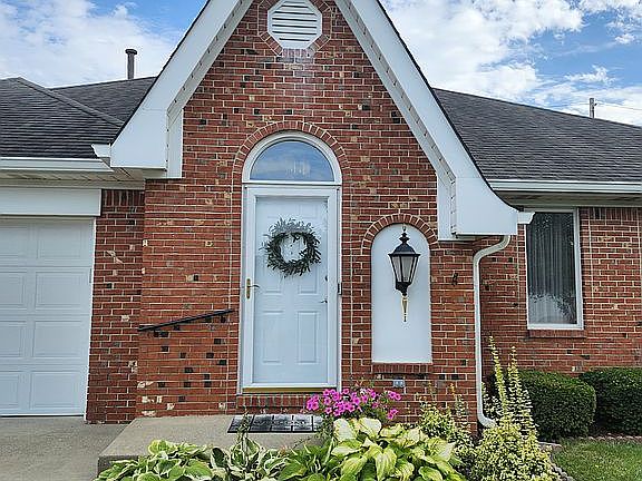 2nd image of 391 Vinewood Dr S