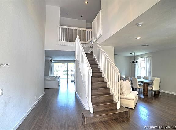 5th image of 1261 Chenille Cir