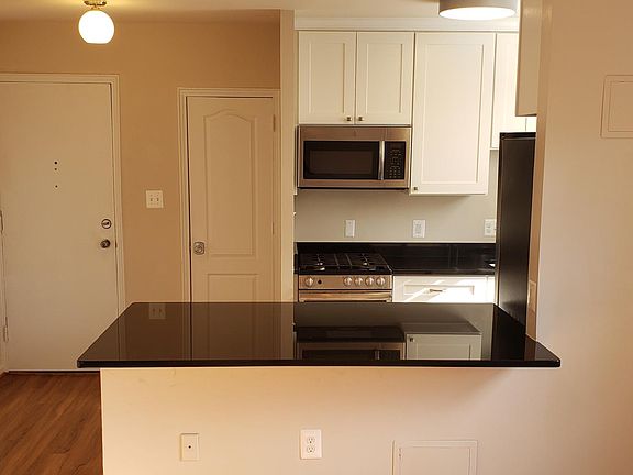 Kitchen/Entrance