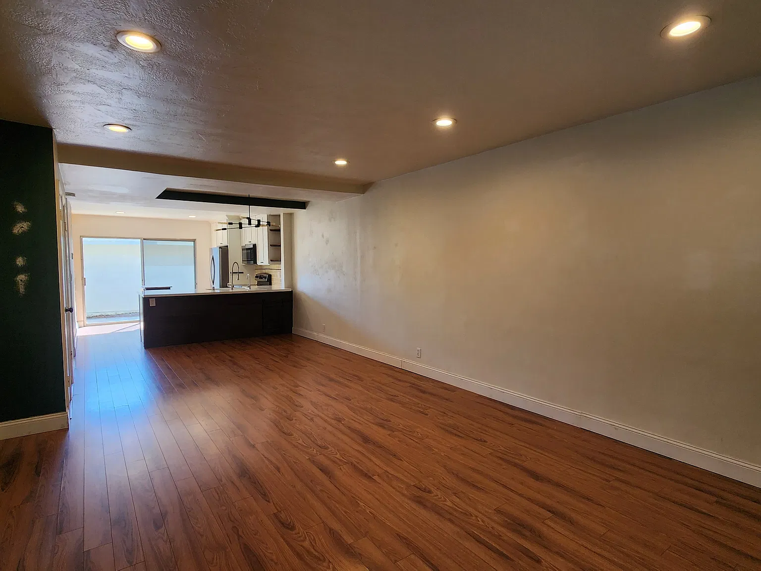2 bed, 954 sqft, $3,000 — Photo 4