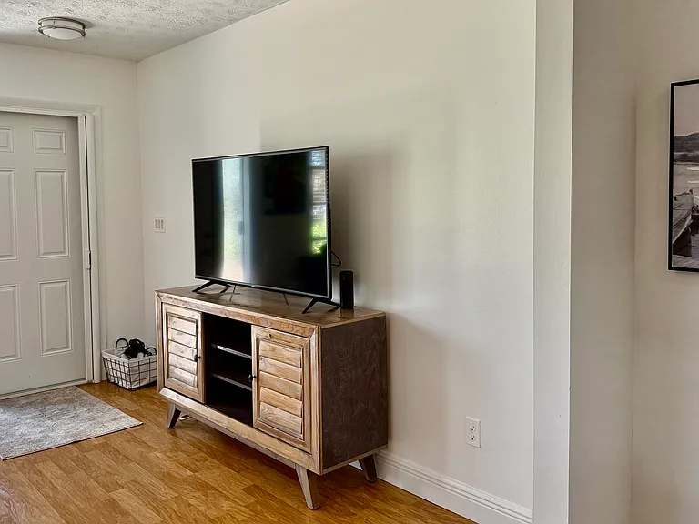 Smart TV with internet access to use your streaming subscriptions.