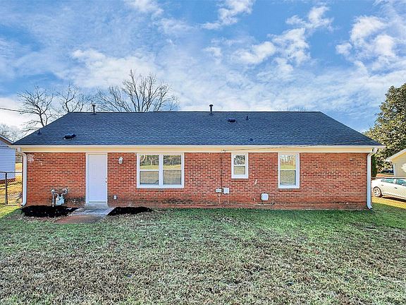 3rd image of 3701 Firestone Dr