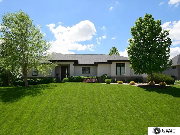8825 Tralee Rd, Lincoln, NE 68520