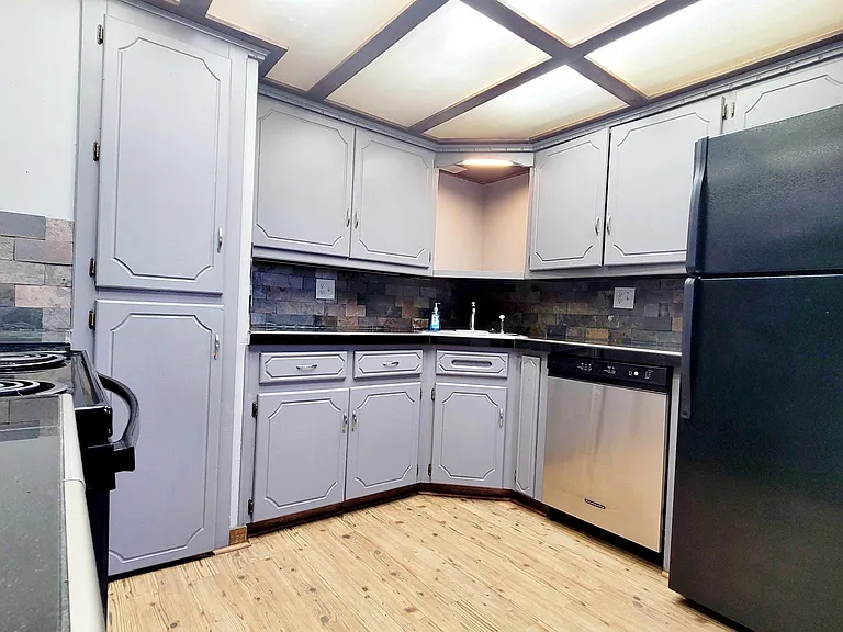 300 E Kittyhawk Dr — Photo 5