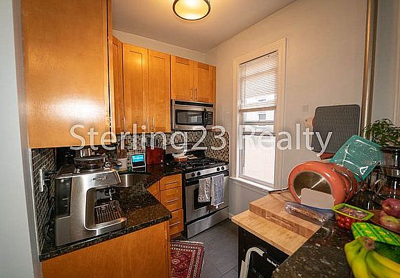 2nd image of 2417 26th St #2F