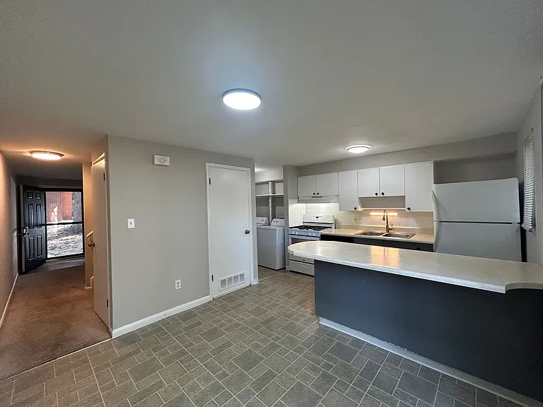 Coventry Court Townhomes — Photo 57