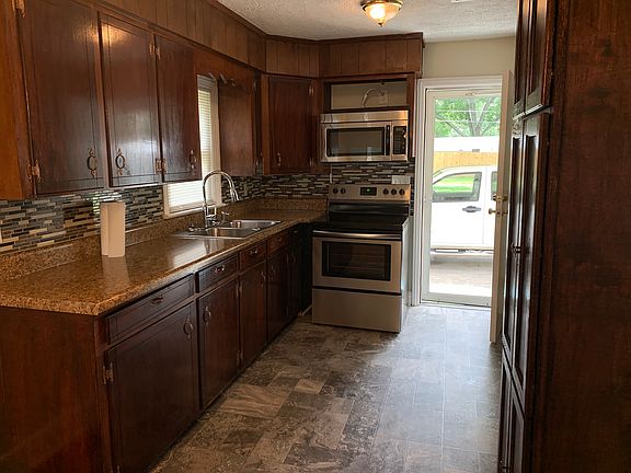 3rd image of 304 W Wood St