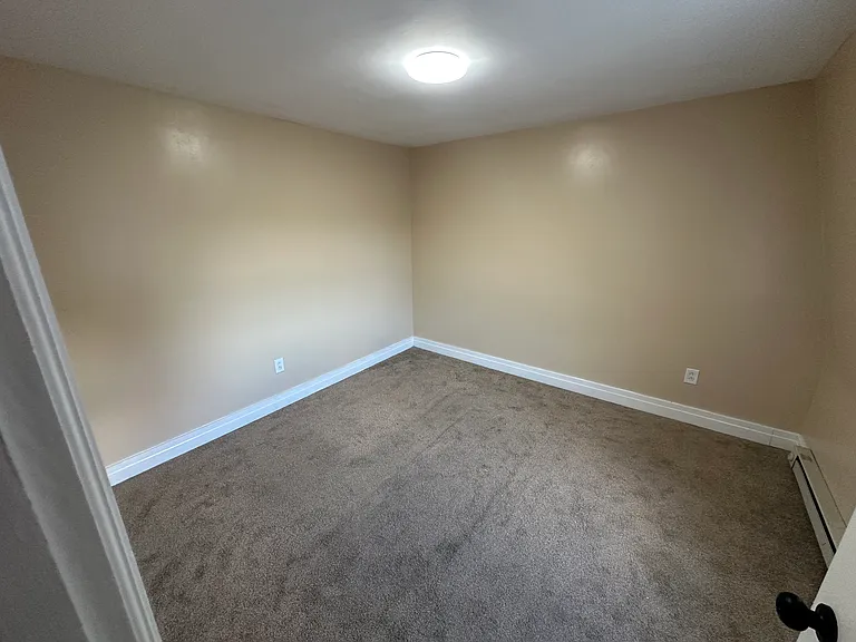 338 S 6th St — Photo 11