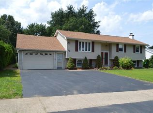 29 Galaxy Dr, Rochester, NY 14617