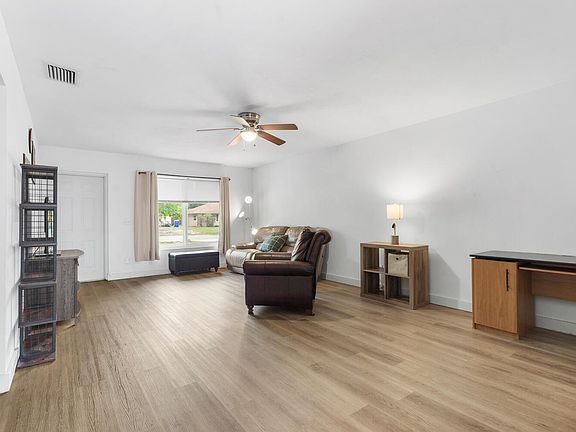 4th image of 3102 SE Clayton St #3102