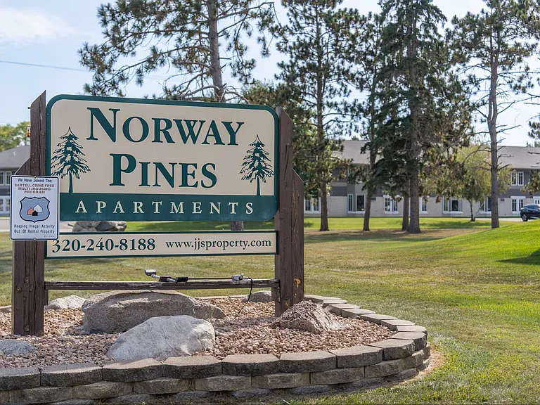 Norway Pines Apartments — Photo 14