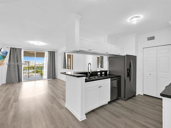 5th image of 17150 N Bay Rd APT 2814