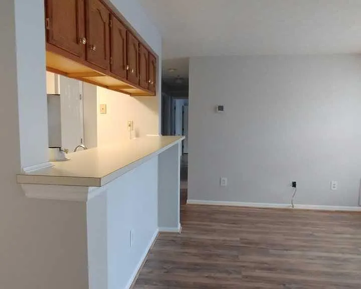 Lincolnshire Ct — Photo 9