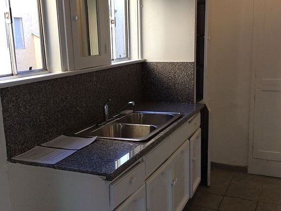 4th image of 8911 Tope Ave #8911