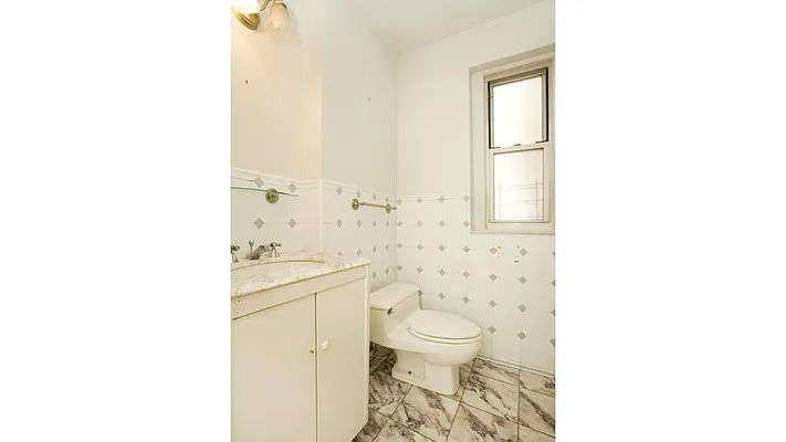 Sold by Fenwick Keats Real Estate | media 17