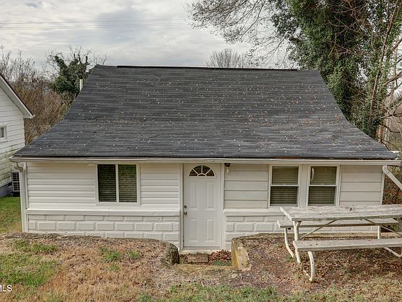 4th image of 2110 Hawthorne St
