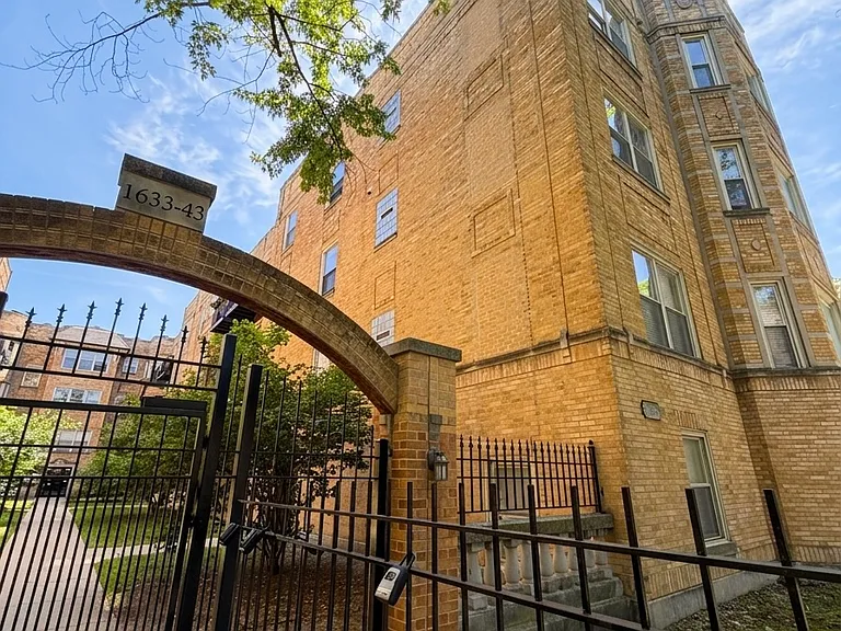 1643 W Farwell Ave #1S — Photo 1