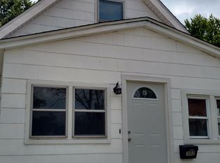 302 Gray Ave, Bloomington, IL 61701