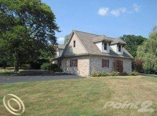 22622 Walsingham Dr, Farmington Hills, MI 48335