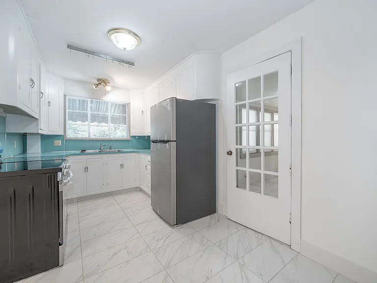 608 S Bluff Ave — Photo 10