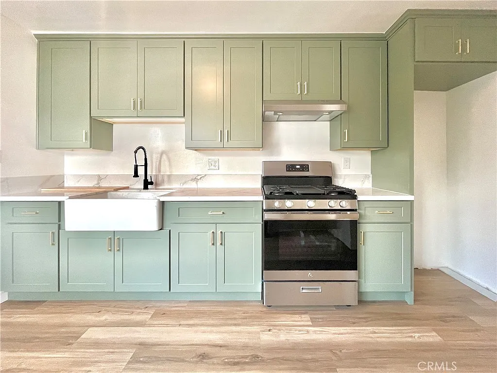 2 bed, 696 sqft, $2,750 — Photo 4