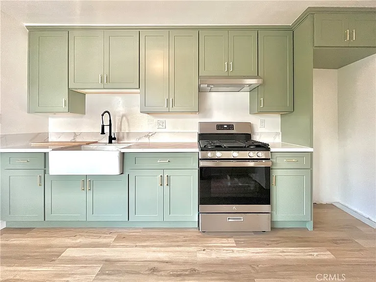 936 E Sandra — Photo 4