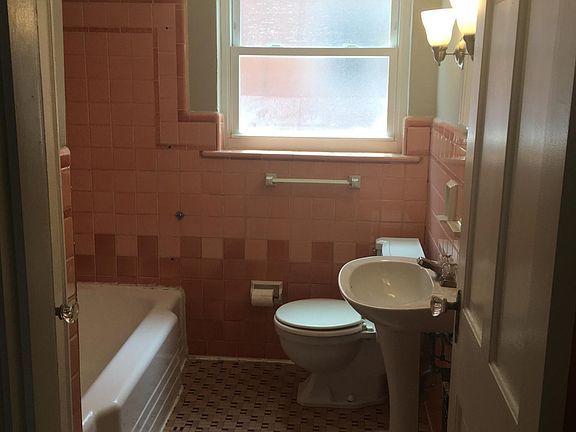 5th image of 4017 Paxton Ave #1