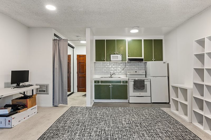 1st image of 18307 Burbank Blvd Unit 336