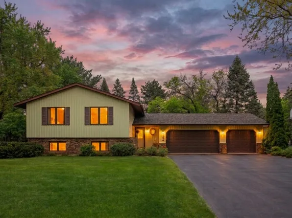 654 Tanglewood Dr, Shoreview, MN 55126