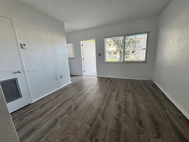 251 Hibiscus Dr #4 — Photo 17