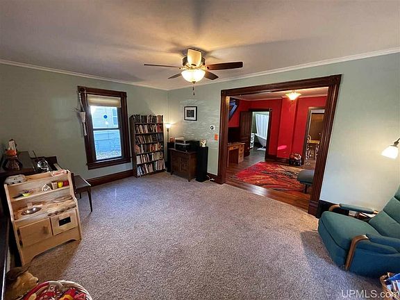 3rd image of 214 Fisher St