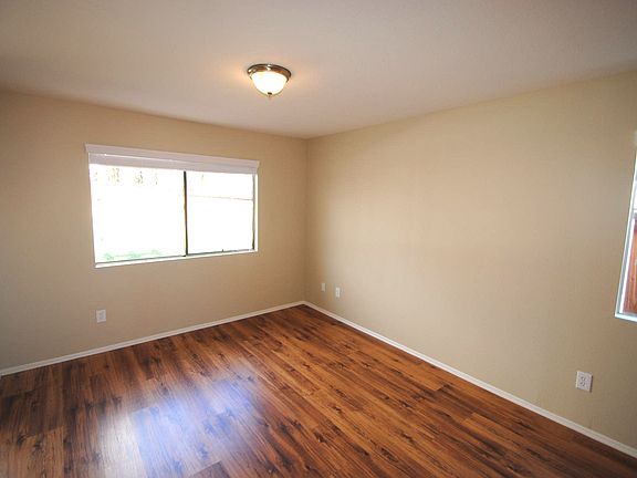4th image of 23144 Sonnet Dr