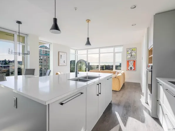 960 Yates St #702, Victoria, BC V8V 3M3